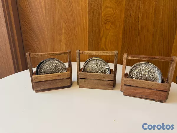 decoración y accesorios - Portavasos en metal con base de madera  2