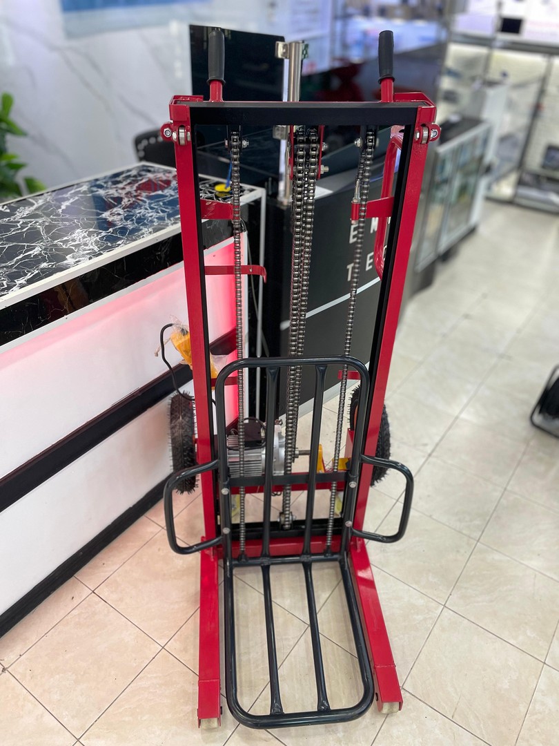 equipos profesionales - Montacargas grua Carretilla de 2 metros de elevacion electrico de 200KG 5