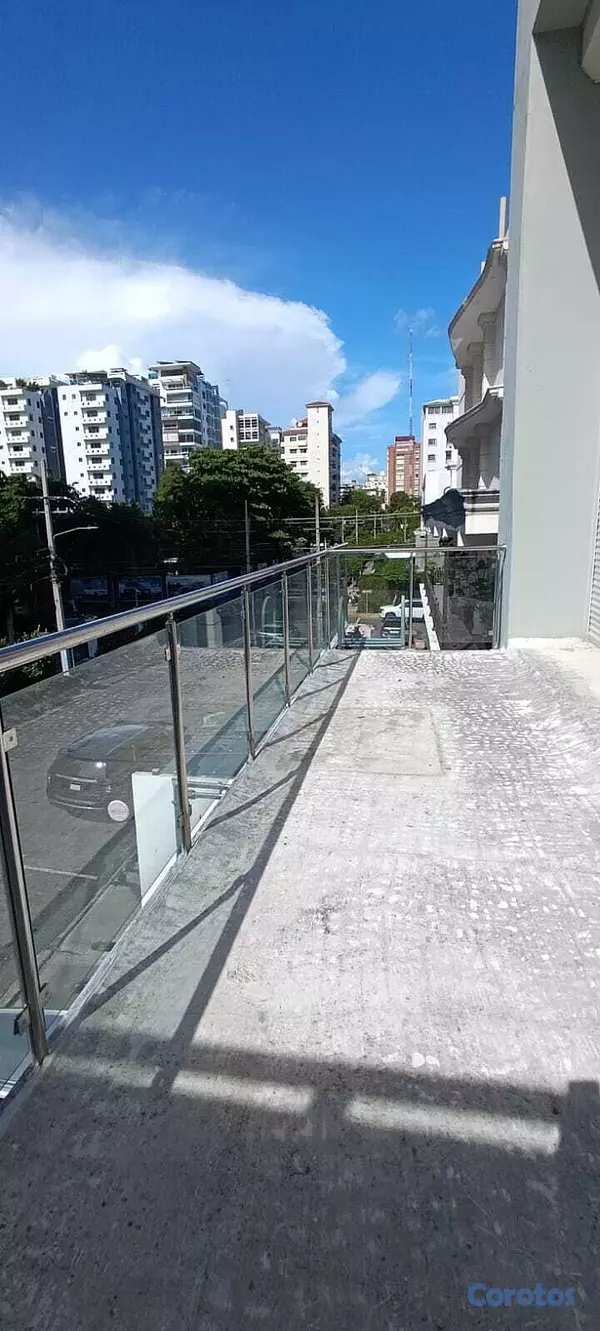 oficinas y locales comerciales - Alquilo Amplio Local de 250m² en Piantini, Excelen 2