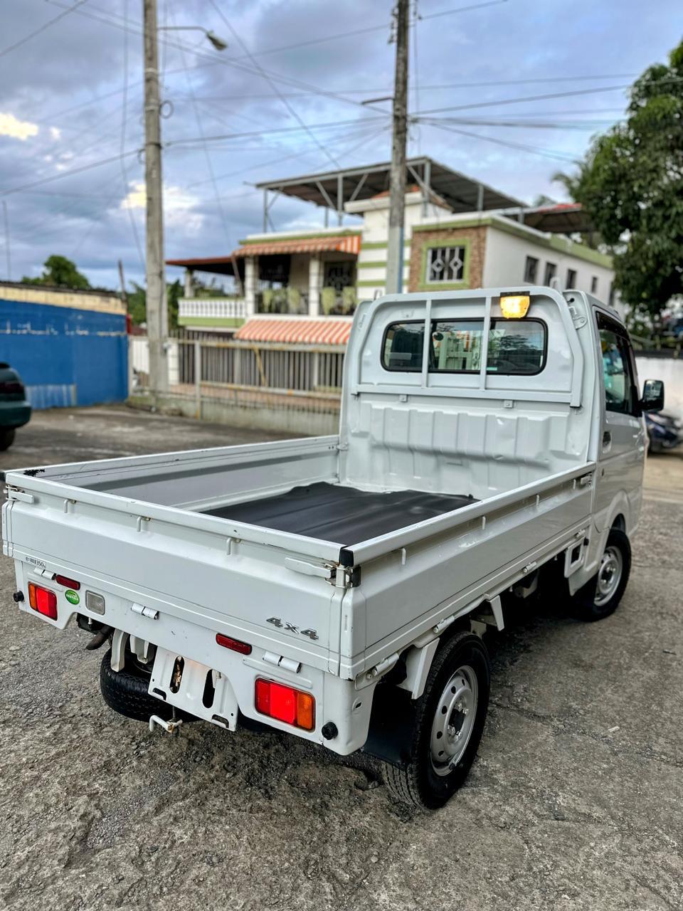 jeepetas y camionetas - camión mitsubishi 2018 3