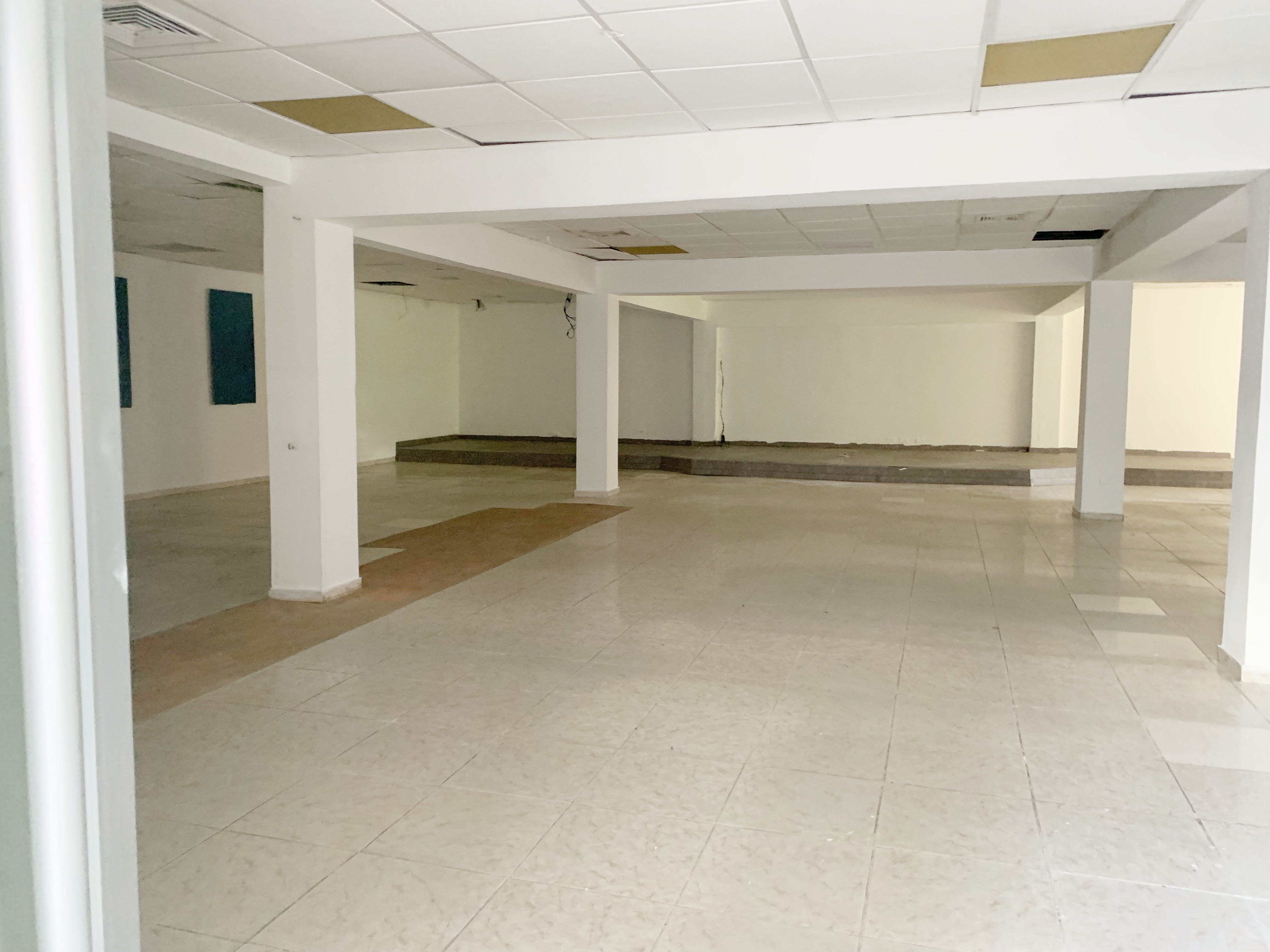oficinas y locales comerciales - alquiler local comercial en Evaristo Morales 3