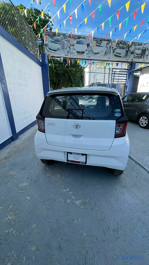 carros - TOYOTA PIXIS 5