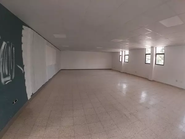 oficinas y locales comerciales - Alquilo Local comercial 267 mts  3er piso  27 febrero
 5