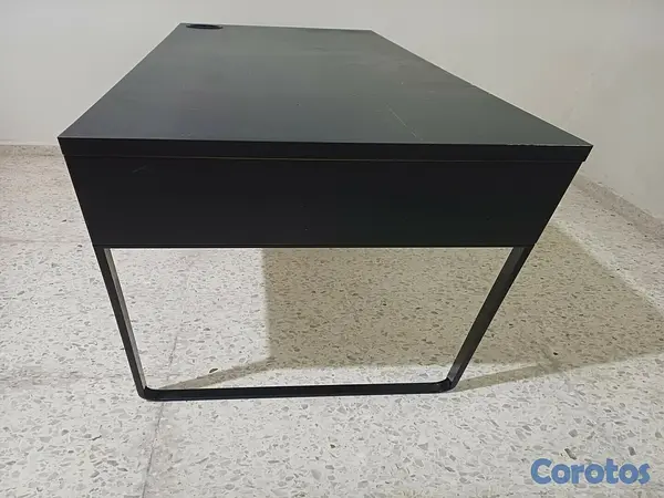 muebles y colchones - Escritorio Micke Ikea Usado 4