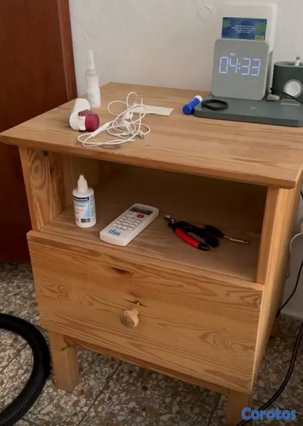 muebles y colchones - GAVETERO GRANDE Y MESA DE NOCHE IKEA COMO NUEVO  2