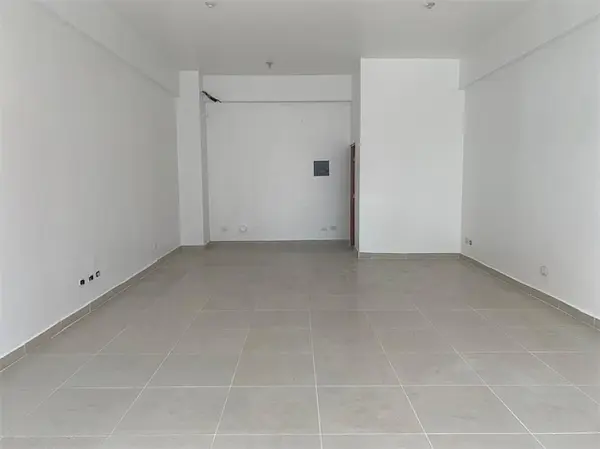oficinas y locales comerciales - Local céntrico en Piantini 3