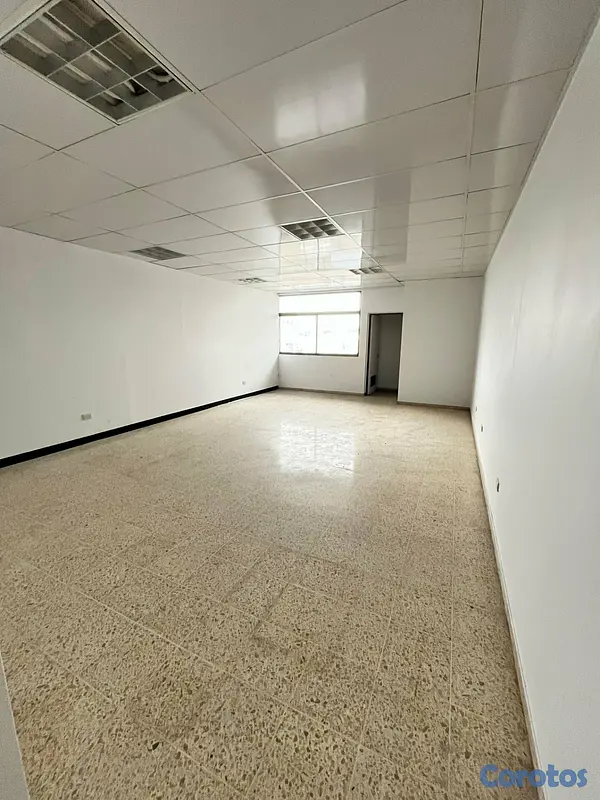 oficinas y locales comerciales - RENTO LOCAL OFICINA próximo a AGORA MALL (USD$695. 7