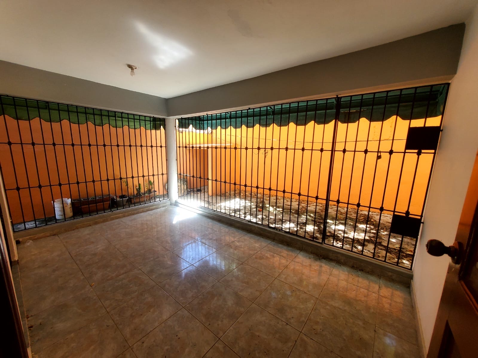 casas - CASA A LA VENTA EN LA URBANIZACIÓN ITALIA AUTOPISTA SAN ISIDRO STO DGO ESTE  4