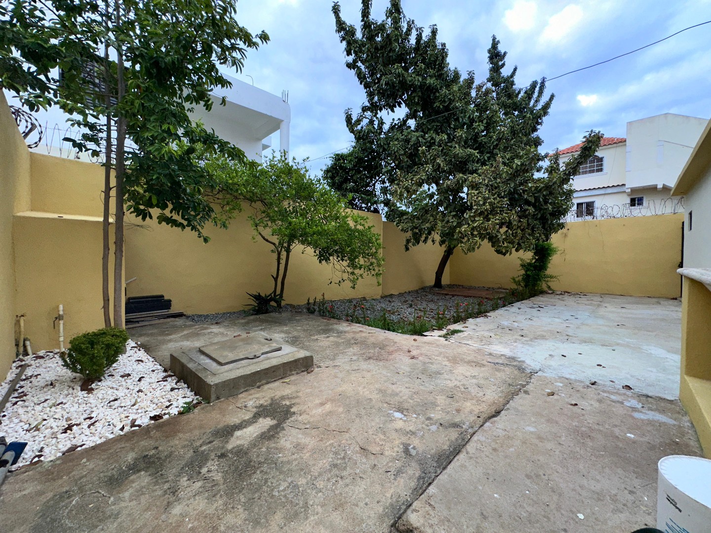 casas -  Casa de un nivel para vivir tranquilo Autopista de San Isidro. VENDIDA 4