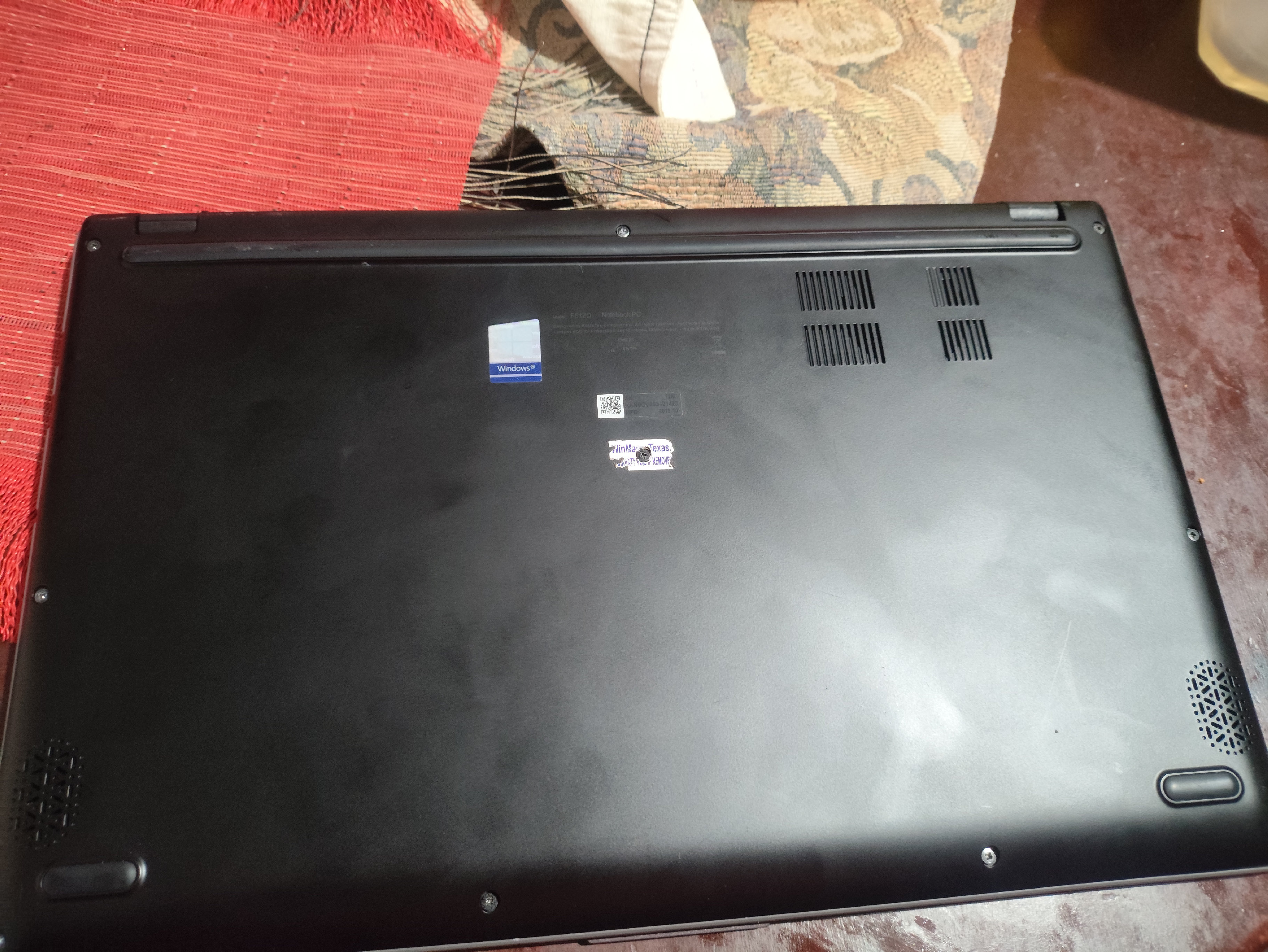computadoras y laptops - Asus Vivobook 15 512gb de almacenamiento 12gb de ram con su tarjeta gráfica  1