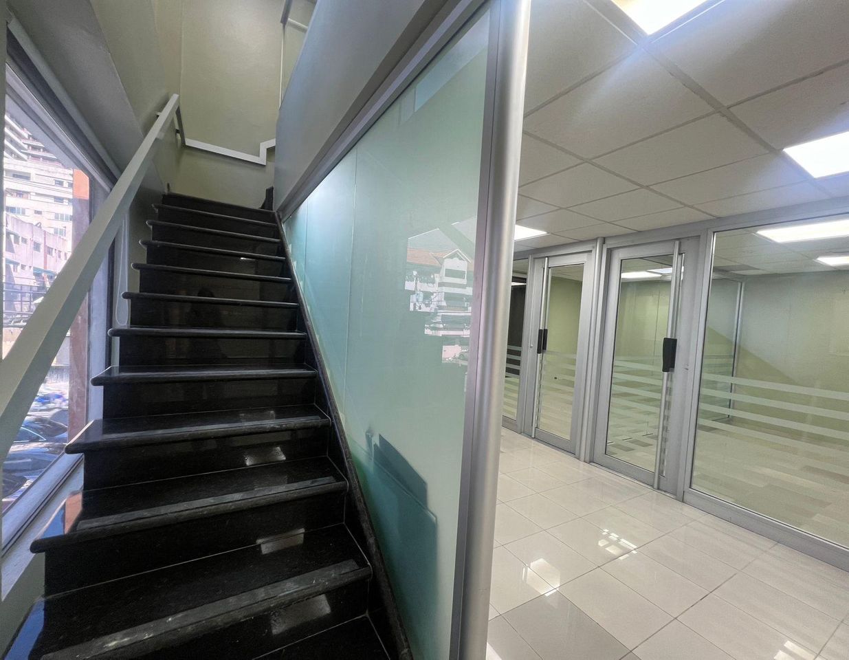 oficinas y locales comerciales - Local comercial en alquiler  4