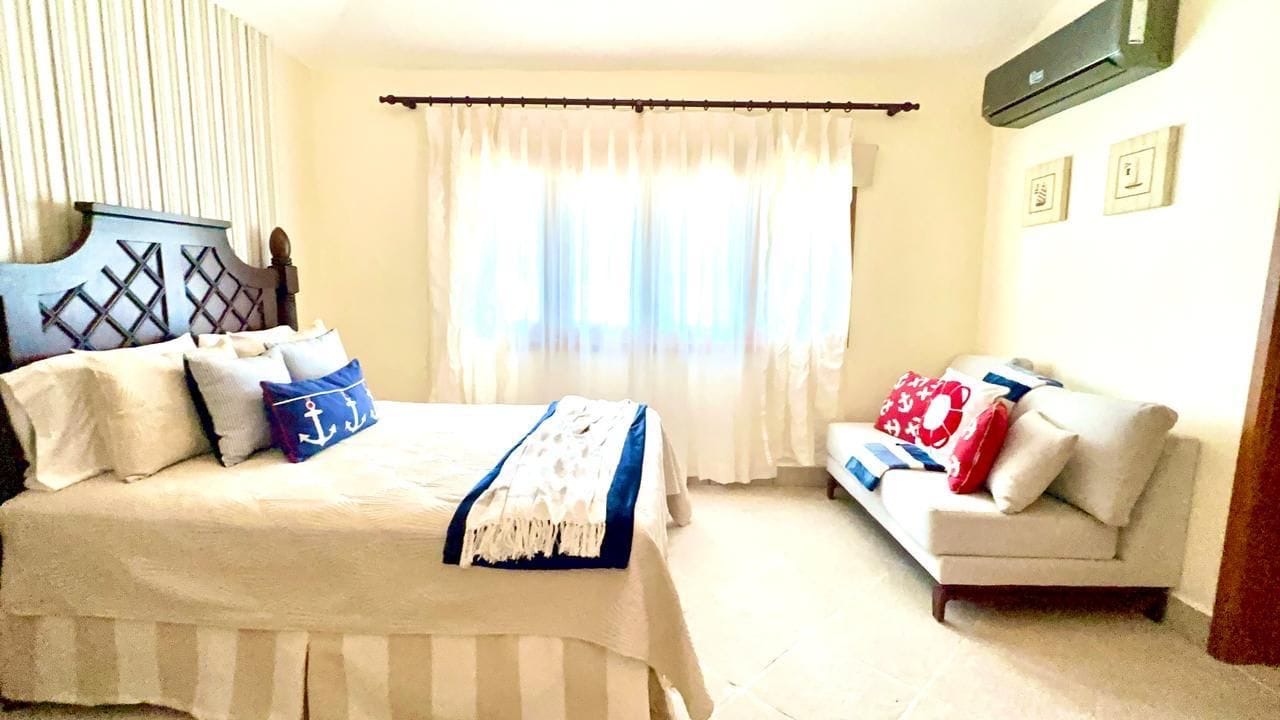 casas vacacionales y villas - Hermosa Villa totalmete remodelada en Juan dolio d 9