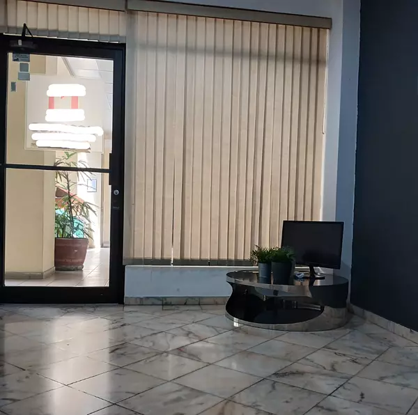 oficinas y locales comerciales - Alquilo Local 53 Mts en Av. Sarasota   1