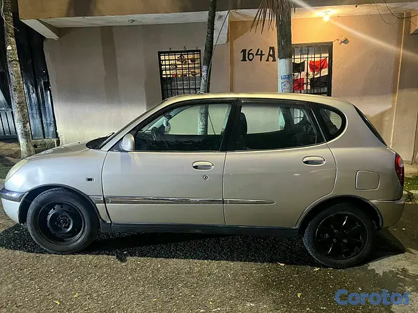 carros - Toyota Duet 2002 3