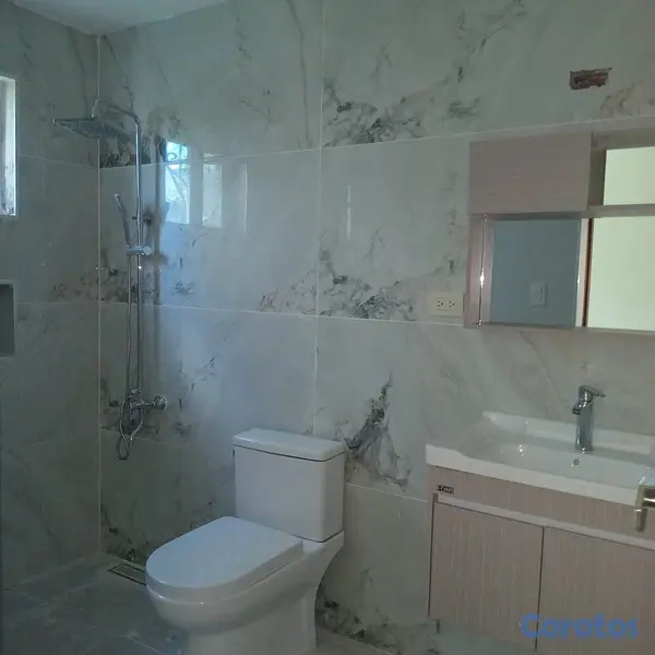 apartamentos - Amplio Apartamento Remodelado Cerca de la 27 de Fe 2
