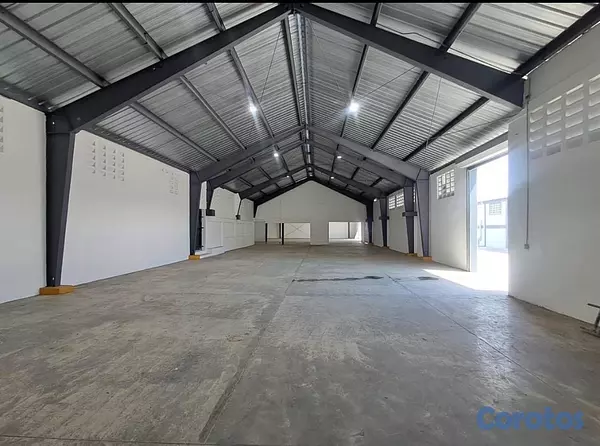 oficinas y locales comerciales - hermosa nave en renta  2