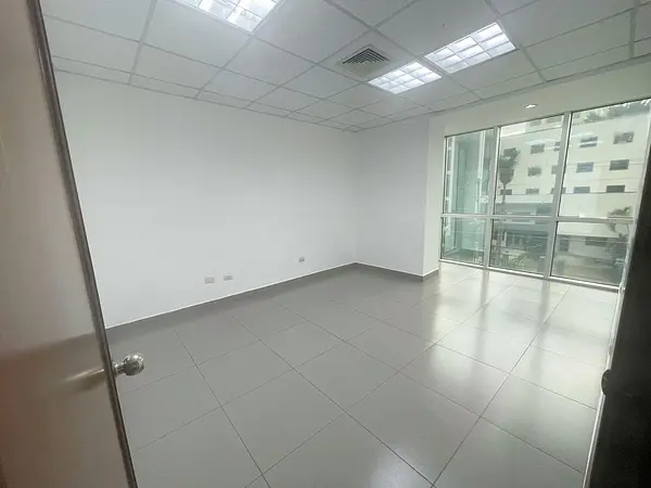 oficinas y locales comerciales - Alquiler local en la esperilla 9