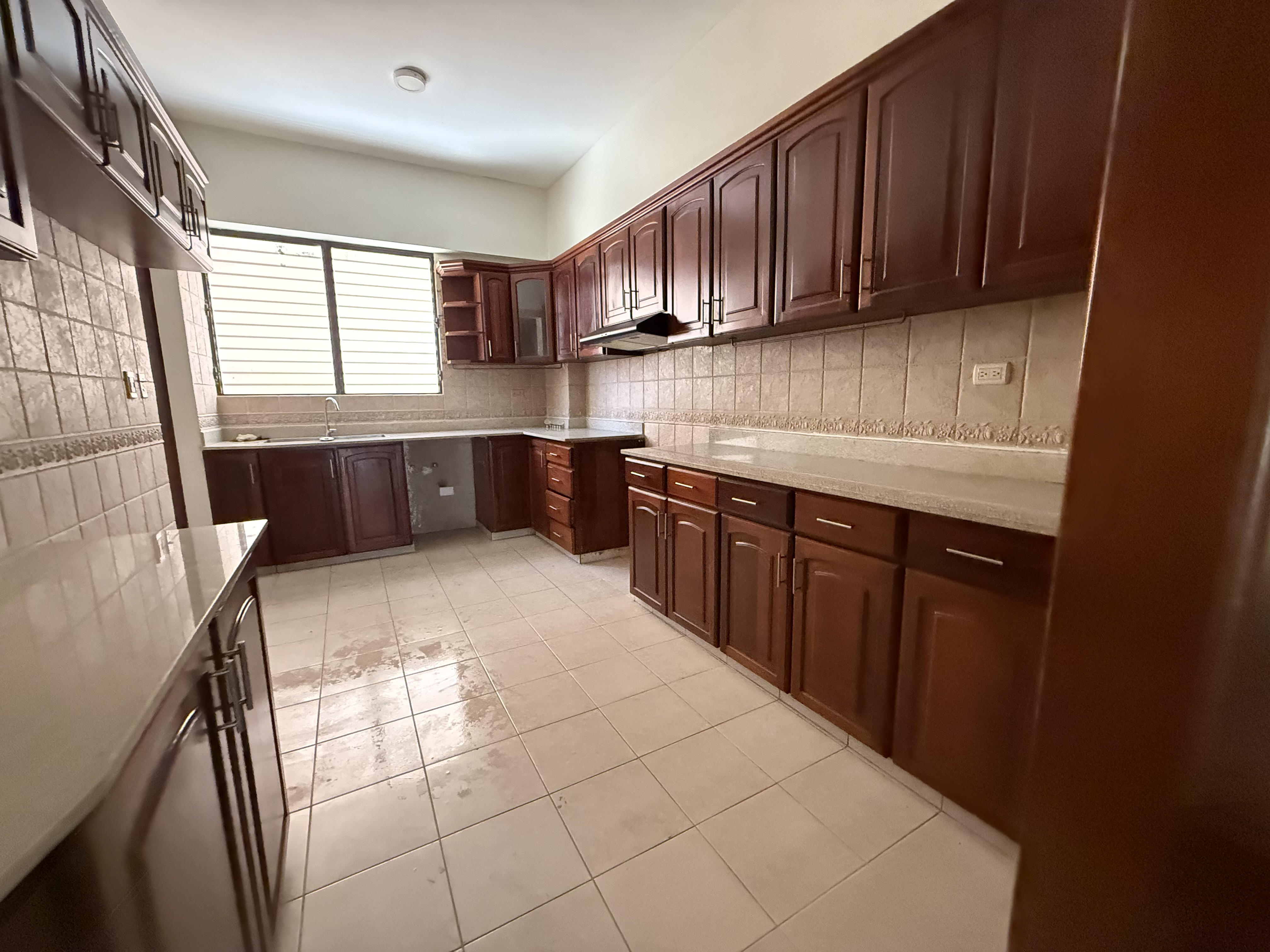 apartamentos - Alquiló Evaristo morales piso 4 tres hab con su ba 8