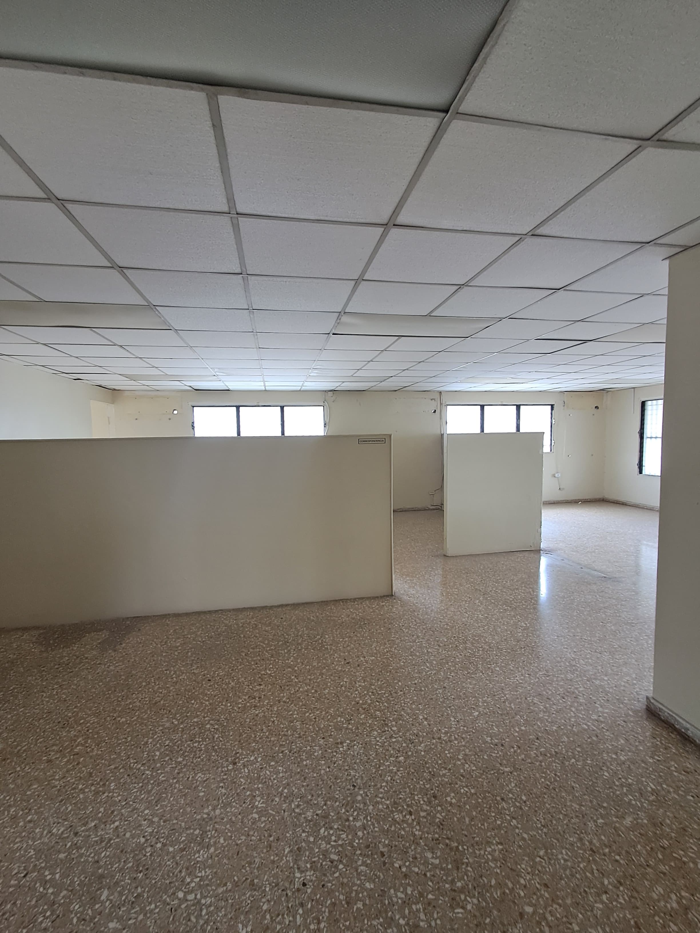 oficinas y locales comerciales - Amplio local para oficinas en Gazcue 2