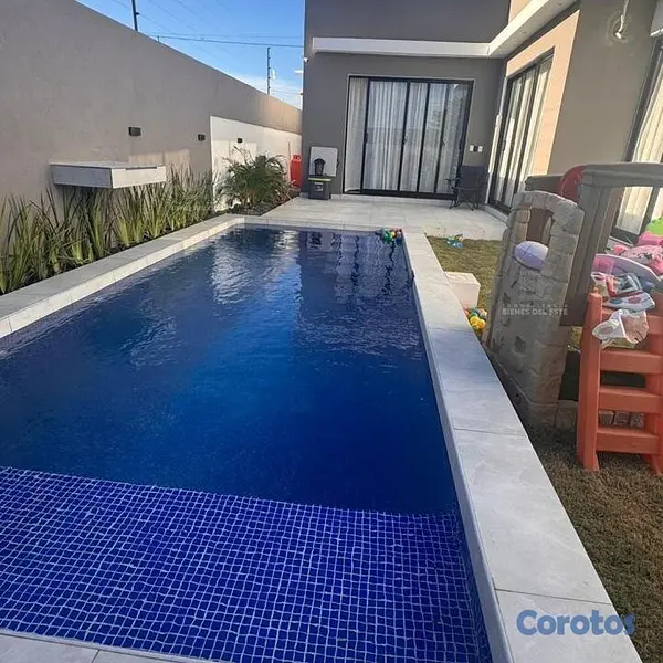 casas - Se Vende Nueva y Moderna Casa con Piscina ubicada  1