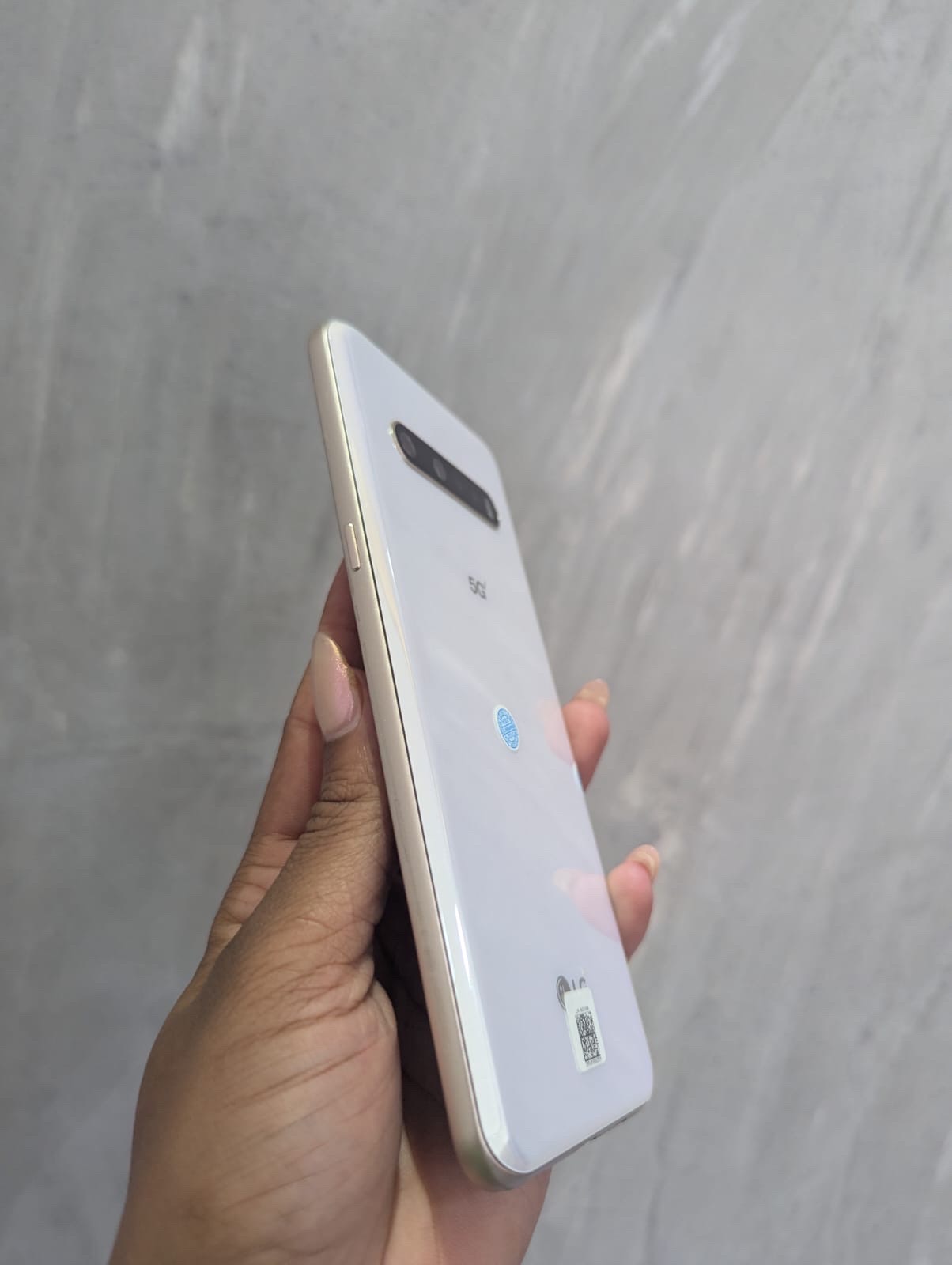 celulares y tabletas - LG v60  4