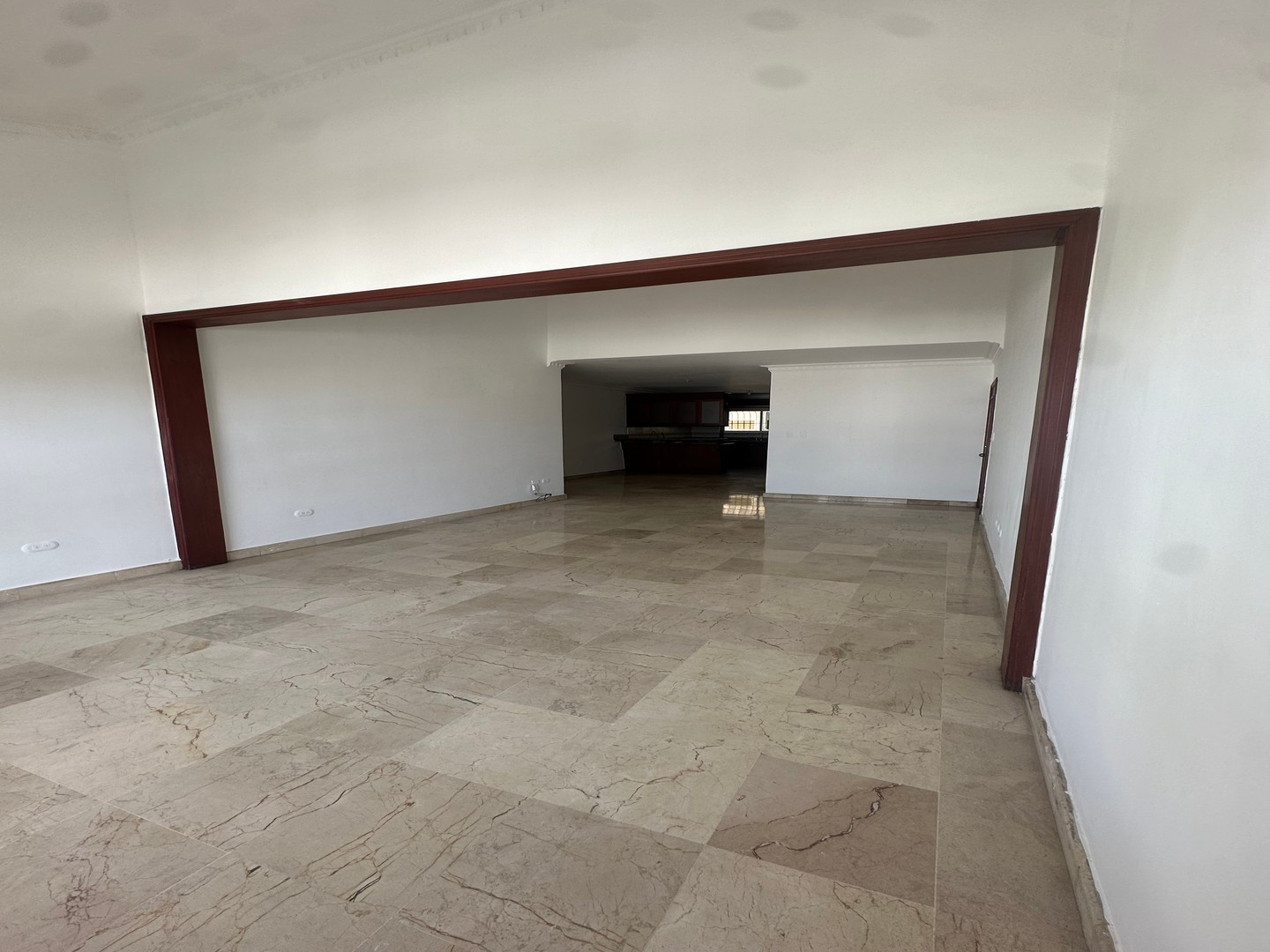 apartamentos - ARROYO HONDO VIEJO A un paso de Supermercados y Plazas
195 mt2 
US$220,000 2