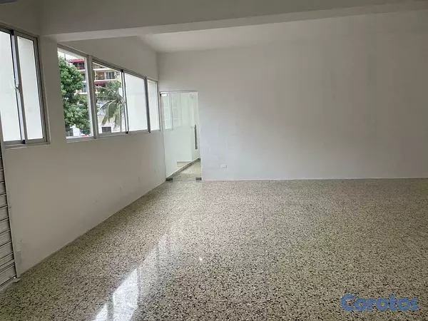 oficinas y locales comerciales - Local en Alquiler en Av 27 de Febrero, Evaristo Morales 4