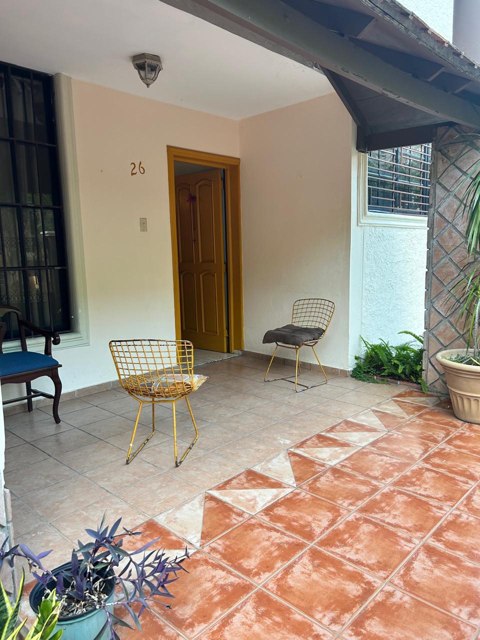 casas - Vendo casa en Av. Independencia  4