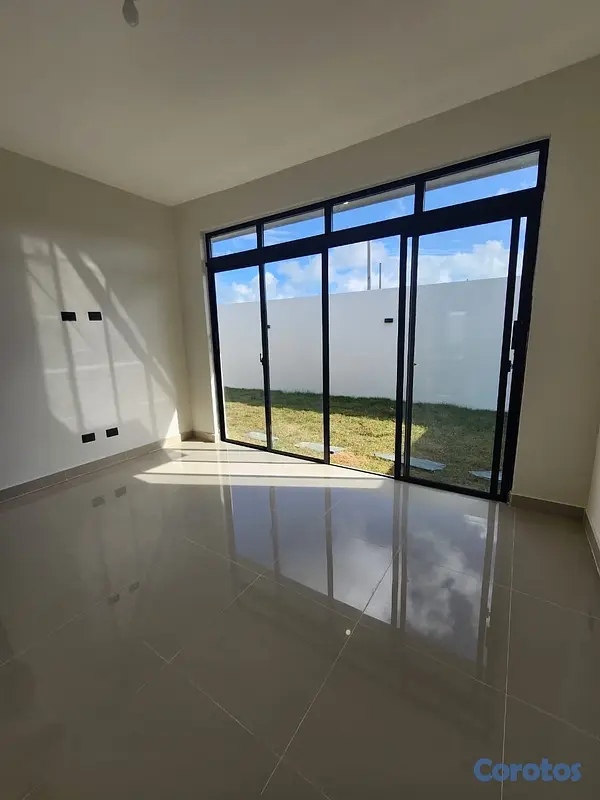 casas - venta de casa próximo a la avenida ecológica Santo Domingo este  5