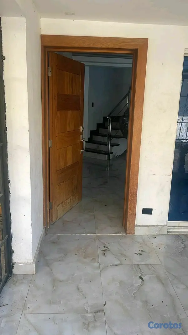 casas - casa de dos niveles con piscina en Res. Arismar Santo Domingo Este. 6