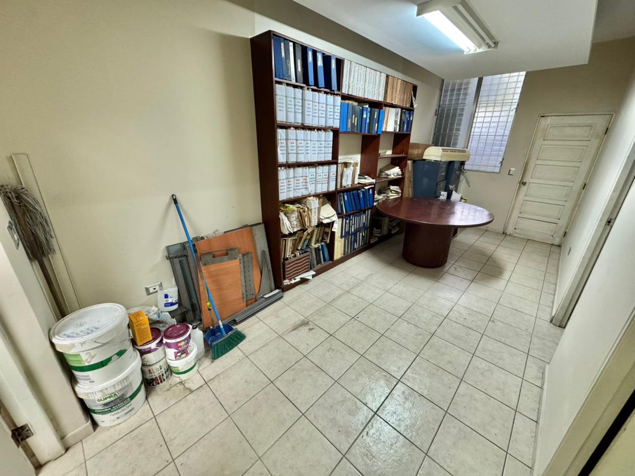 oficinas y locales comerciales - Vendo local Comercial en Zona Universitaria 4