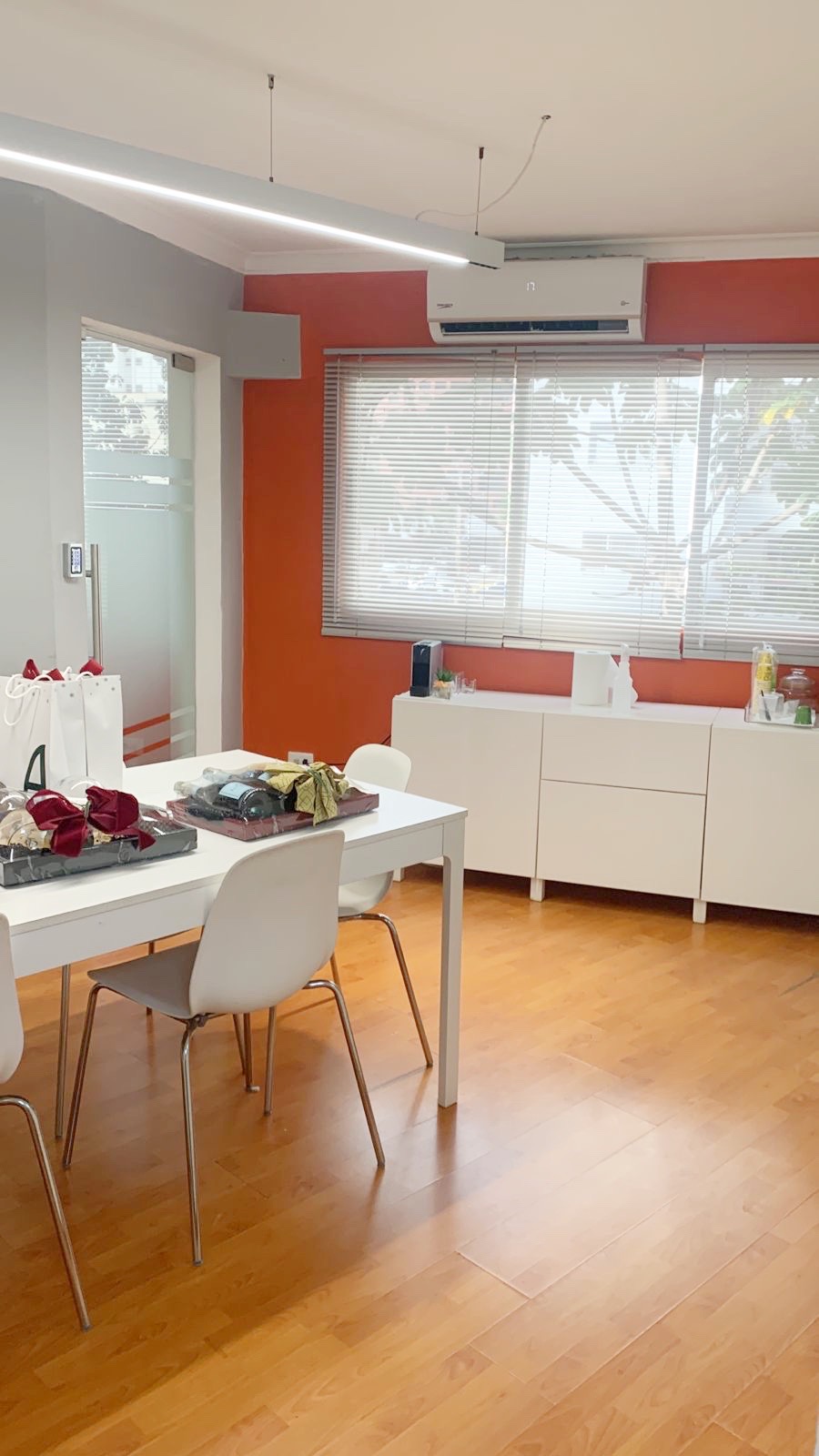 oficinas y locales comerciales - Local en zona de Piantini 5