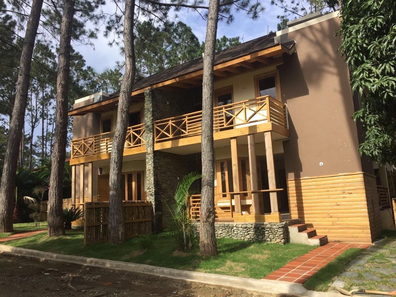 casas vacacionales y villas - JARABACOA 🌲 VENTA Tipo Town HouseVilla pequeña de 1 habitación + Ático cómo  3