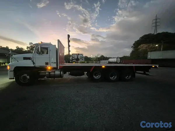 camiones y vehiculos pesados - plataforma Mack 1997, con 3 ejes 10