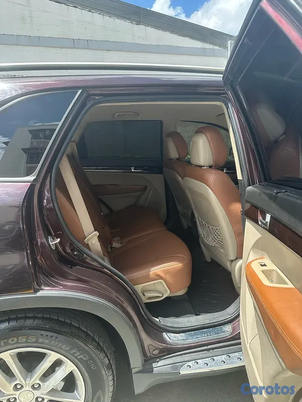 jeepetas y camionetas - vendo Vehículo Kia sorento  5