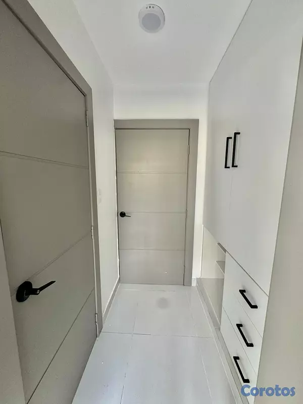 apartamentos - vendo indepdencia una habitación klm 7 baño parqueo cerrado remodelado  7