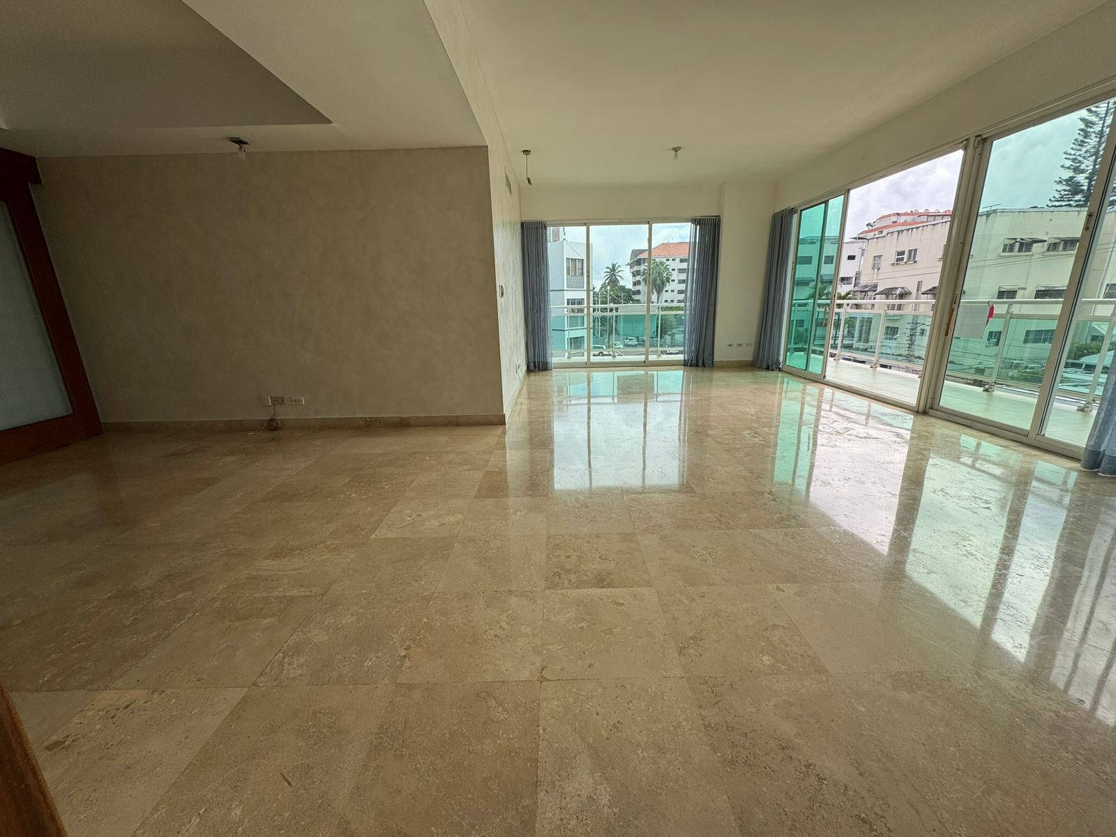 apartamentos - Piso 3 En La Esperilla Torre Familiar 0