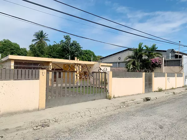 casas - Propiedad comercial en venta  3
