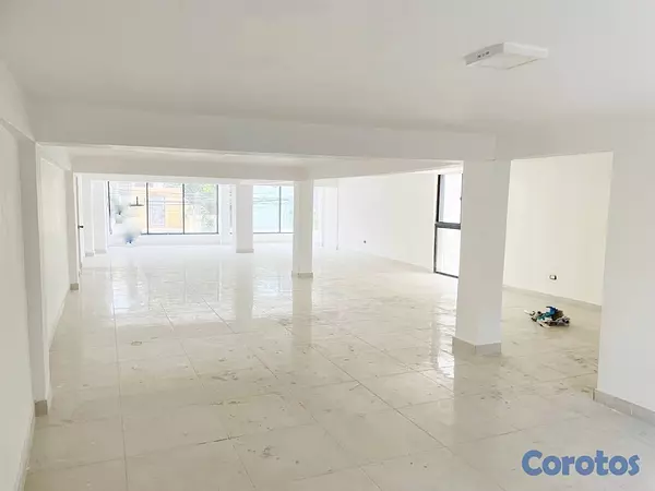 oficinas y locales comerciales - Local en segundo nivel amplio  4