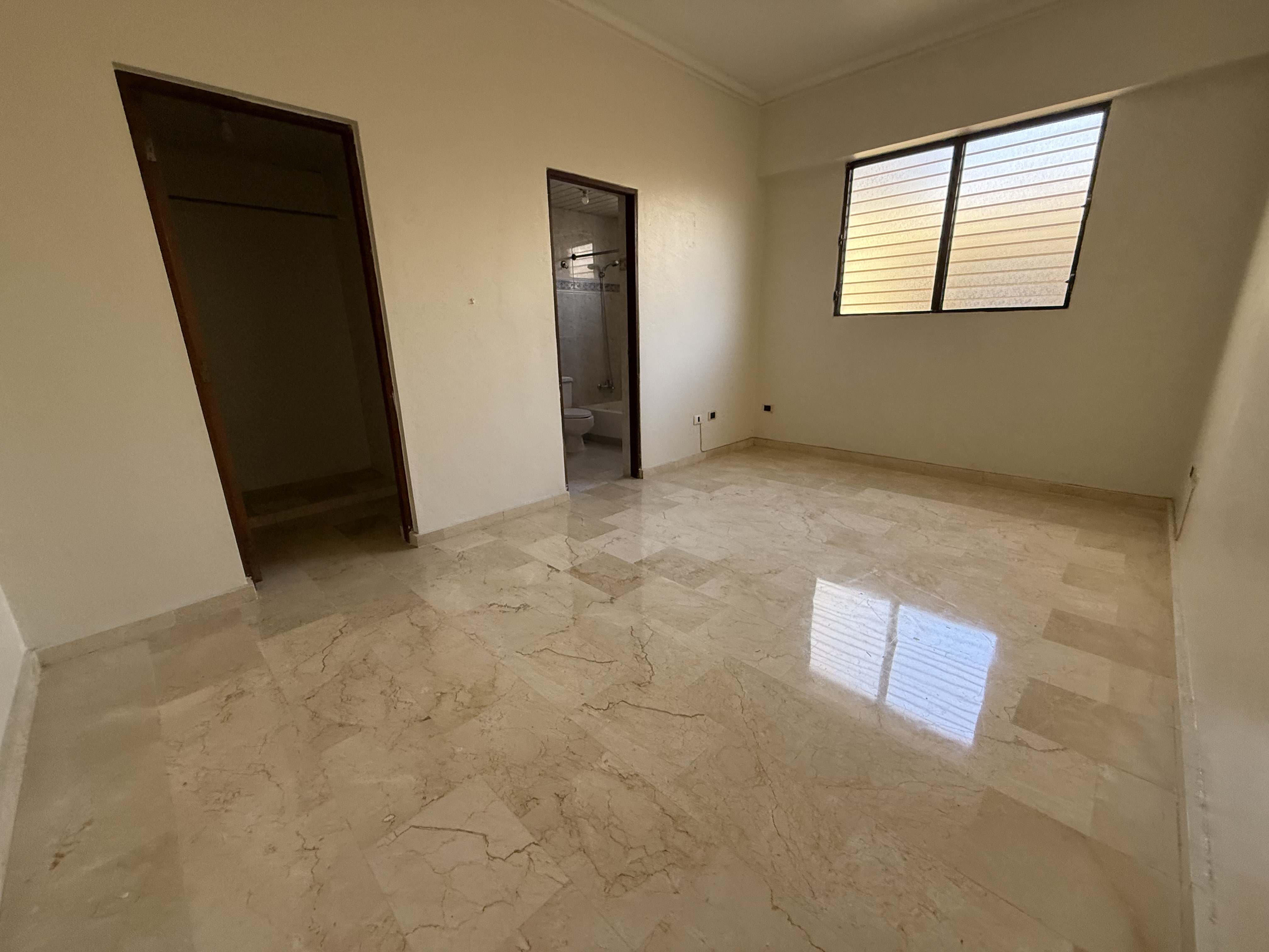 apartamentos - Alquiló Evaristo morales piso 4 tres hab con su ba 9