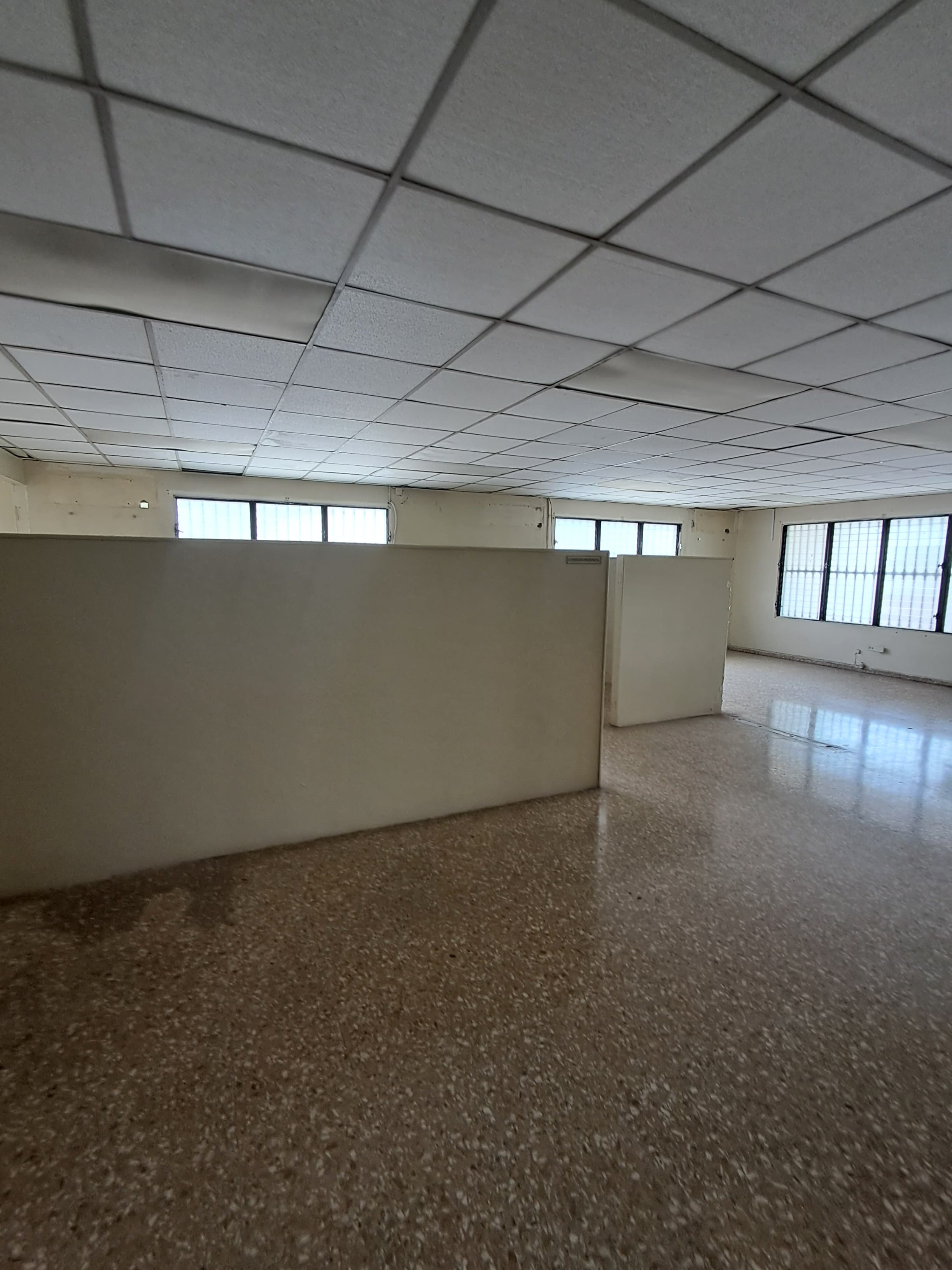 oficinas y locales comerciales - Amplio local para oficinas en Gazcue 3