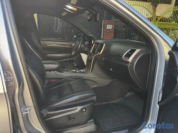 jeepetas y camionetas - Jeep Grand Cherokee 2014 en excelente condiciones  12