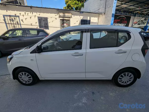 carros - TOYOTA PIXIS 4