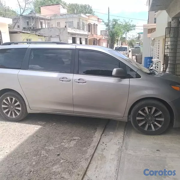 otros vehiculos - Toyota sienna 2017 4x4  4