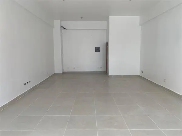 oficinas y locales comerciales - Local céntrico en Piantini 2