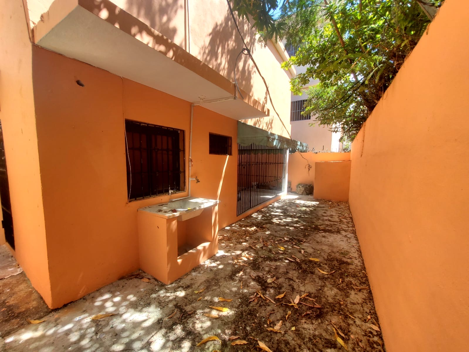 casas - CASA A LA VENTA EN LA URBANIZACIÓN ITALIA AUTOPISTA SAN ISIDRO STO DGO ESTE  3