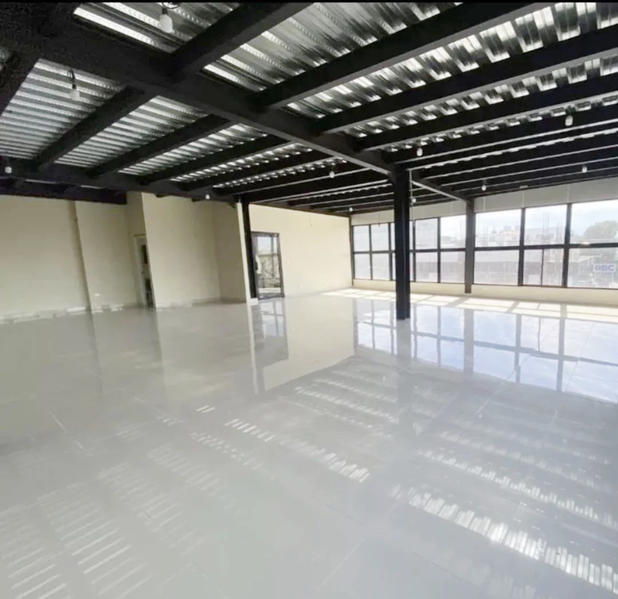 oficinas y locales comerciales - Local céntrico en arroyo hondo viejo 2