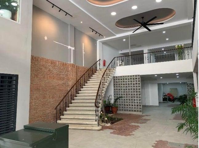 oficinas y locales comerciales - Local Alquiler Zona Colonial 2