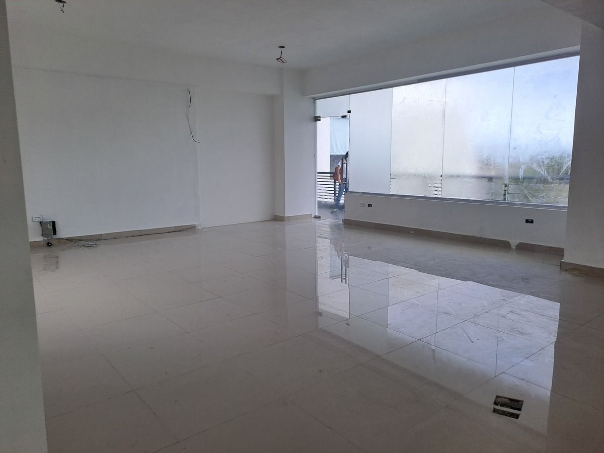oficinas y locales comerciales - Alquilo local 4to  piso 51 mts en los prados  2