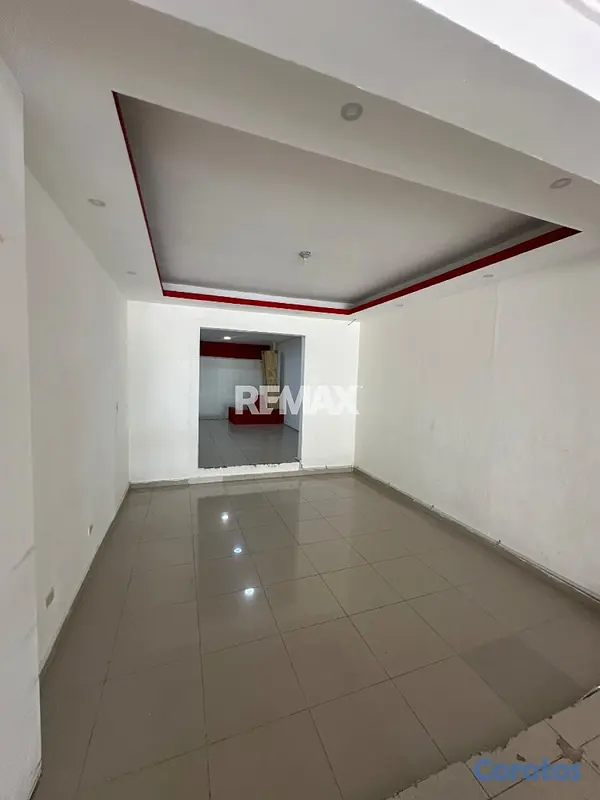 oficinas y locales comerciales - Local comercial de 250mt2 en alquiler en La Julia 3